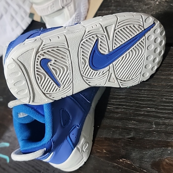Nike Kids Blue and White Sneakers - Picture 2 of 5